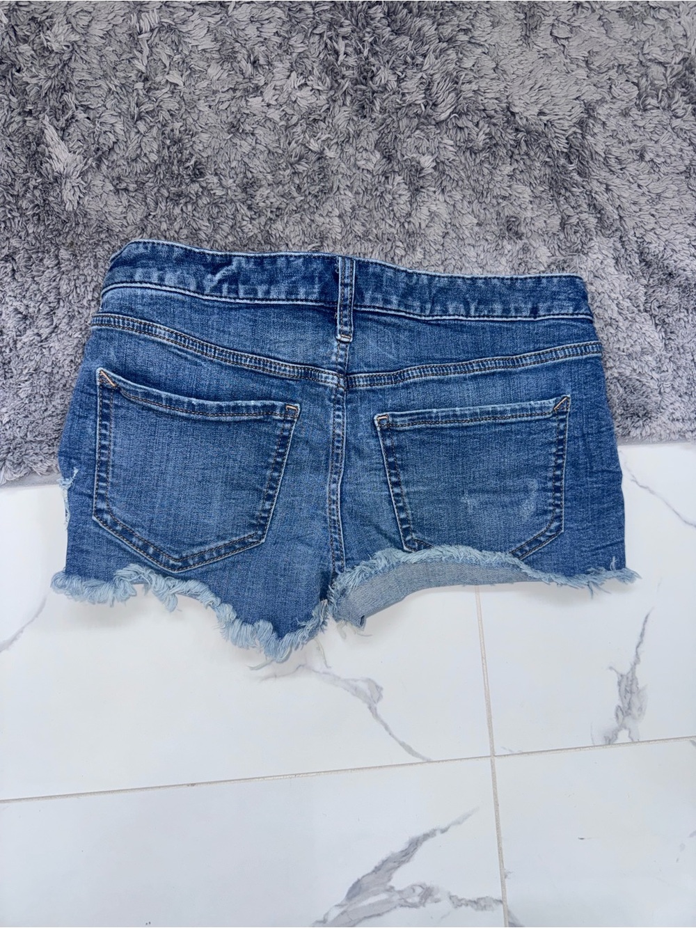 Express Denim Shorts! Size 0 - Picture 4 of 4